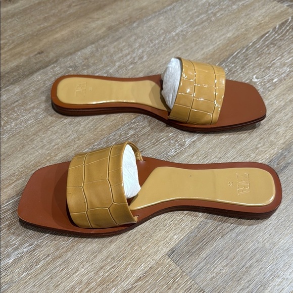 Zara Size 38 Tan Croc-Embossed Slide Sandals - Picture 4 of 9